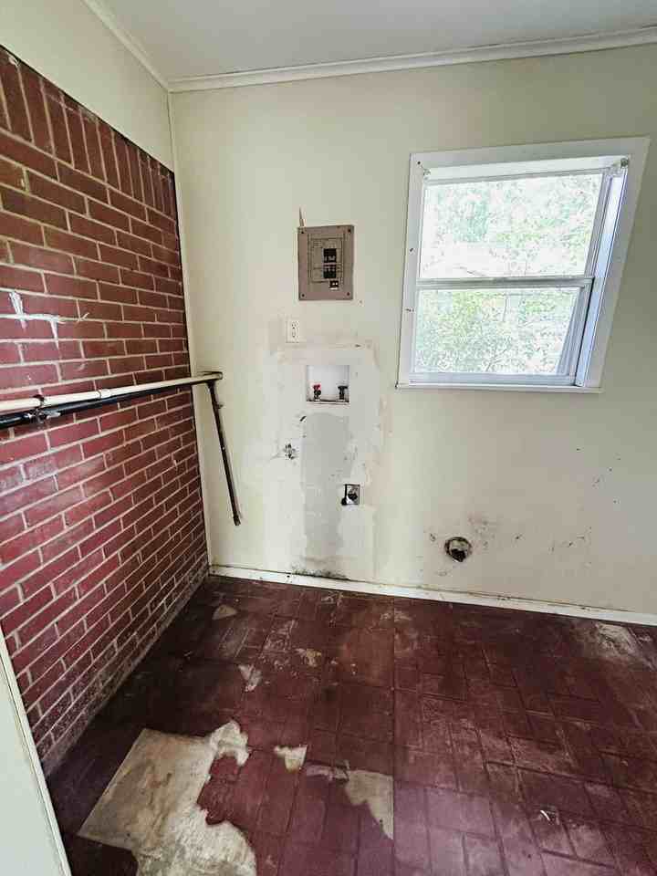 1905 Lee St - Photo 5 of 12