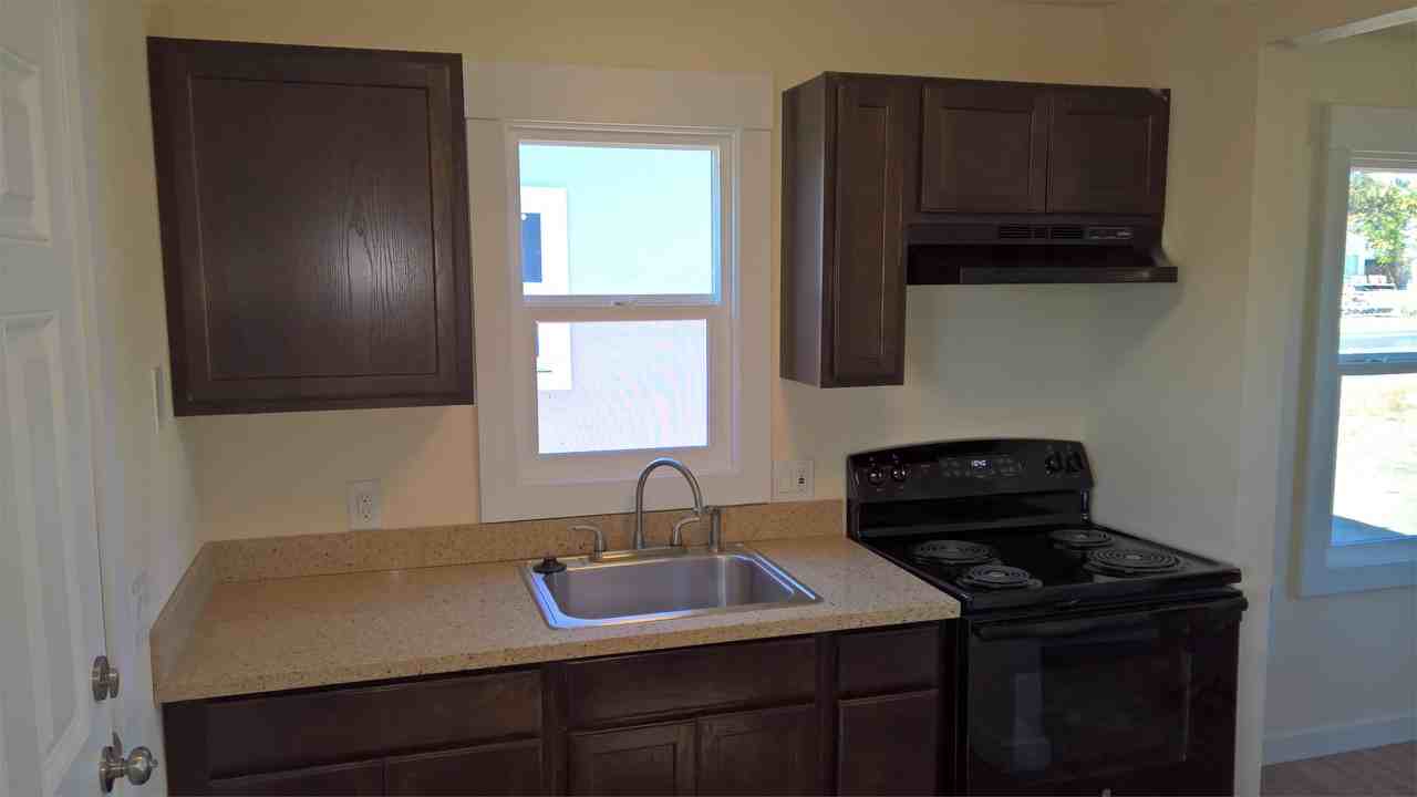 4550 Lakeshore Blvd #3 - Photo 3 of 15