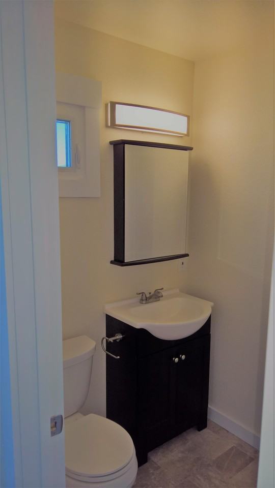 4550 Lakeshore Blvd #3 - Photo 5 of 15