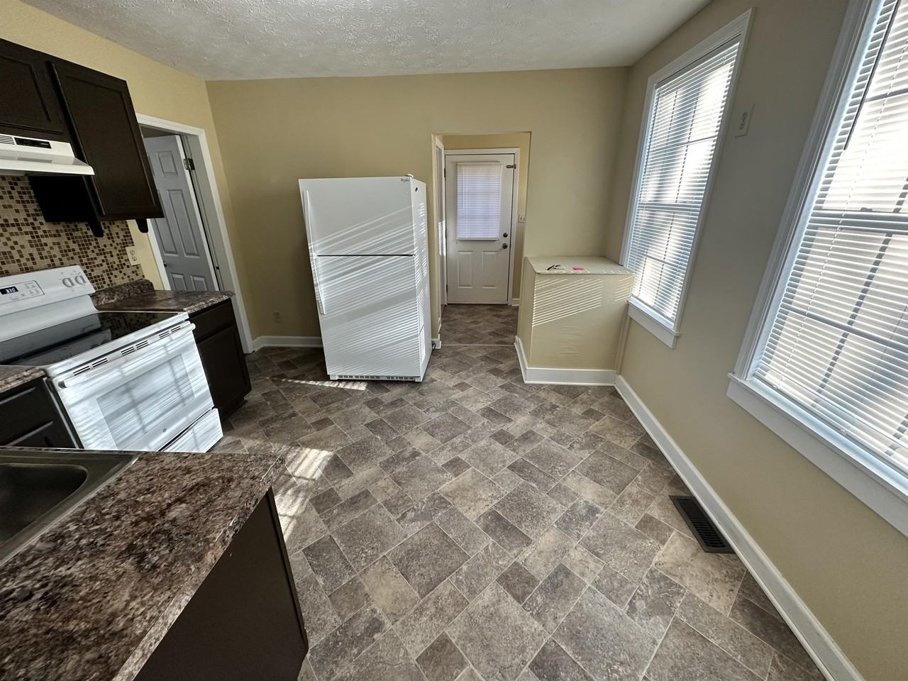 1410 Irwin Ave #1 - Photo 6 of 10