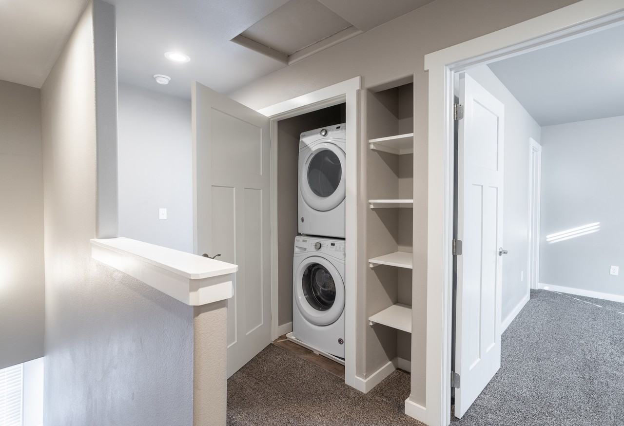 924 South Division - Premium with Garage - Photo 5 of 9