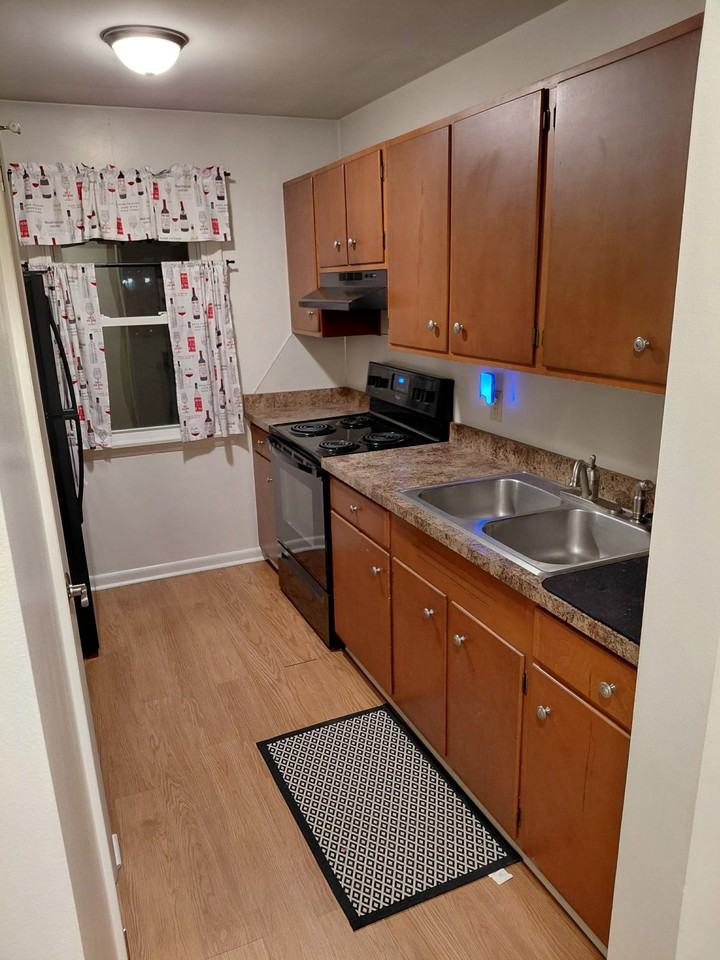812 S College St #812-6 - Photo 2 of 8