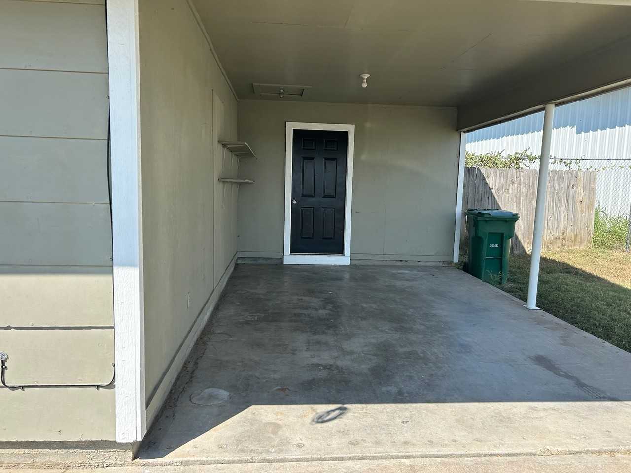 822 North Avenue F #1 - Photo 3 of 19