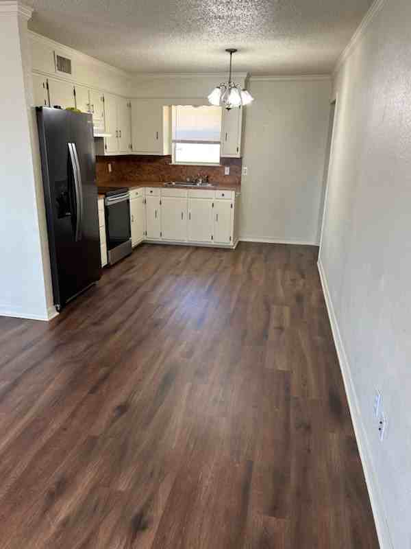 822 North Avenue F #1 - Photo 6 of 19