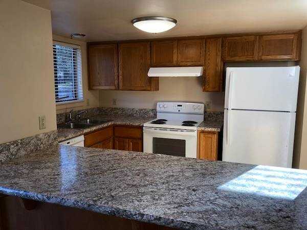 2008 Northeast Patterson Circle - Photo 3 of 20