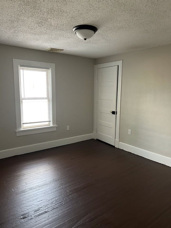 211 Sharp St #211 - Photo 5 of 9