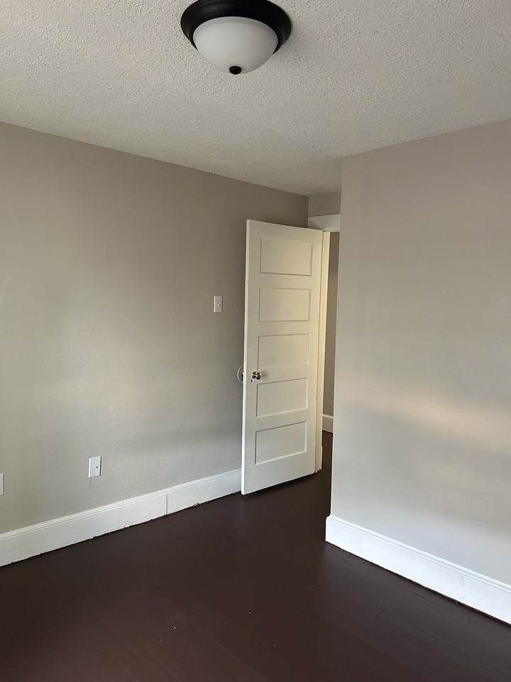 211 Sharp St #211 - Photo 6 of 9