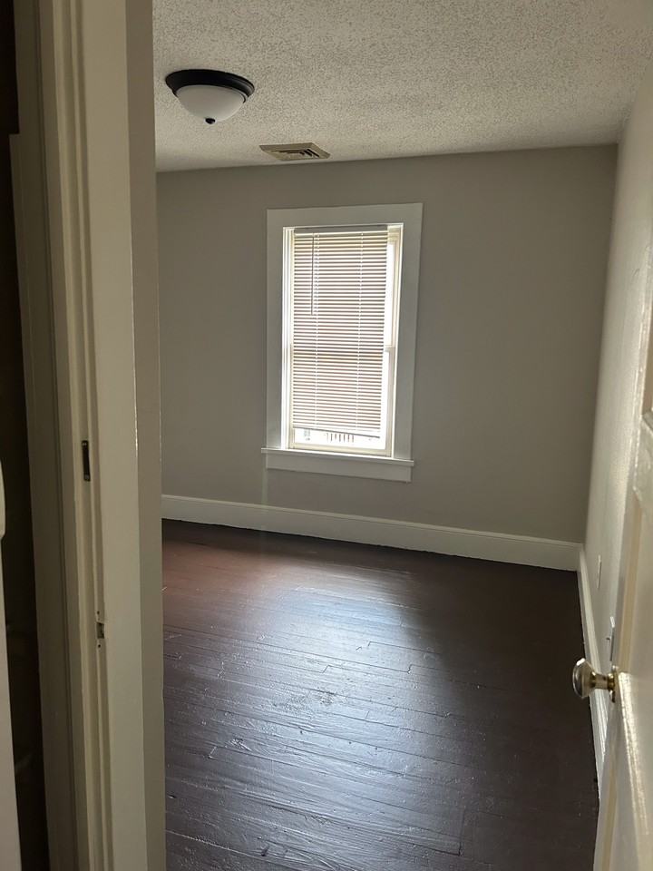 211 Sharp St #211 - Photo 7 of 9