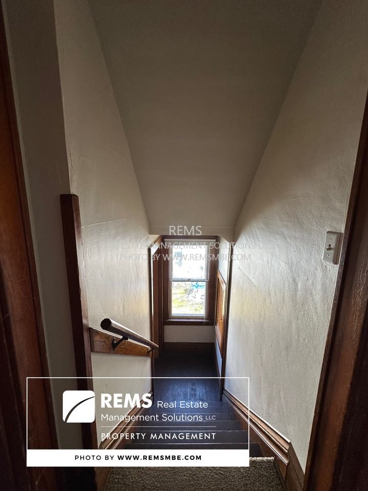 431 Clark Street #431UPPER - Photo 3 of 16