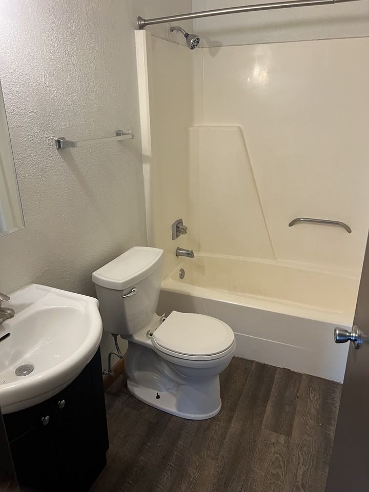 1100 19th Street #1100-2 - Photo 5 of 10