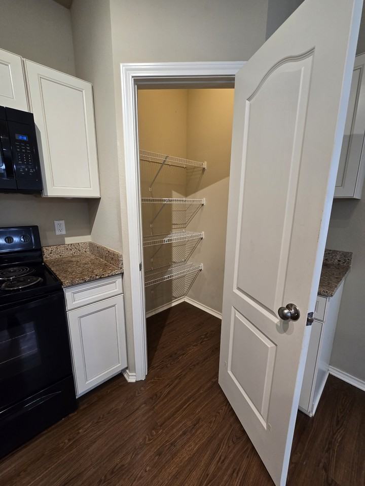 457 Ambrose Ave #1 - Photo 7 of 30