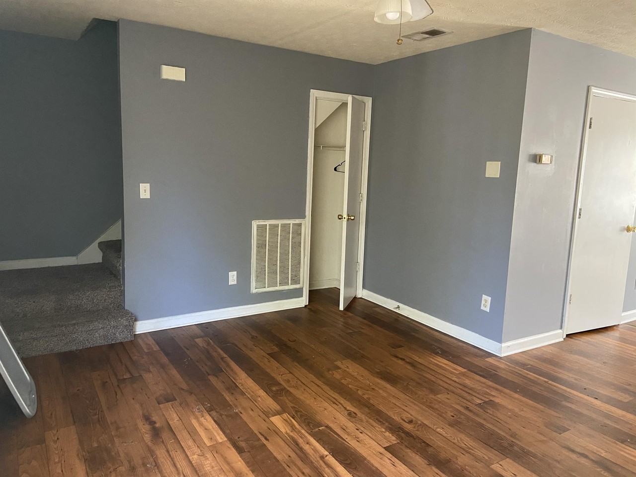 225 E Wilson St Apt 15b #1 - Photo 4 of 9