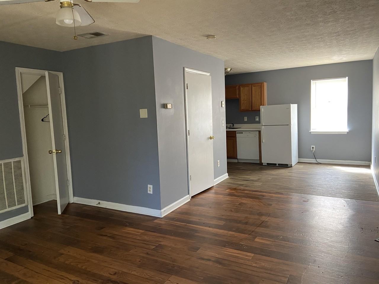 225 E Wilson St Apt 15b #1 - Photo 5 of 9