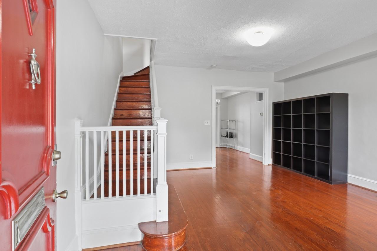 209 Douglas St Ne #1 - Photo 5 of 31