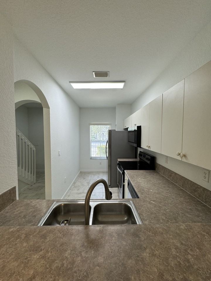 4903 Southwest 140th Terrace #4903 - Photo 2 of 9