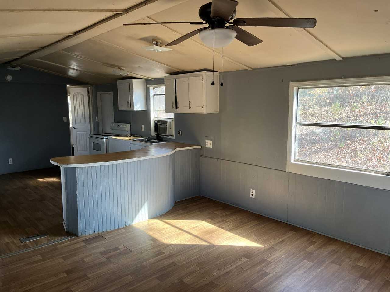 6706 Skyview Dr Se - Photo 2 of 4