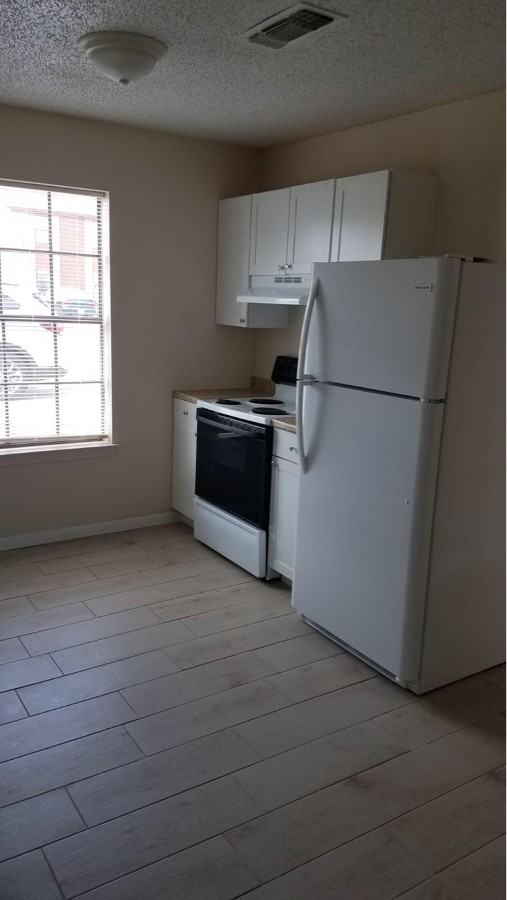 208 Erby Ave #B - Photo 2 of 7