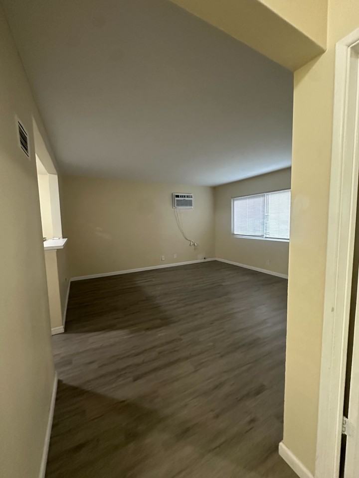 120 E Francis St #120