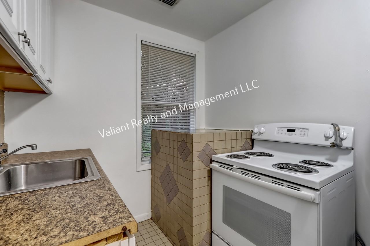 246 Jasmine Street #1 - Photo 7 of 22