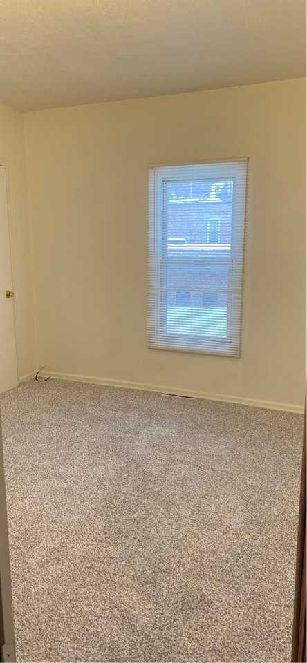 1319 Victoria Ave #4 - Photo 4 of 9