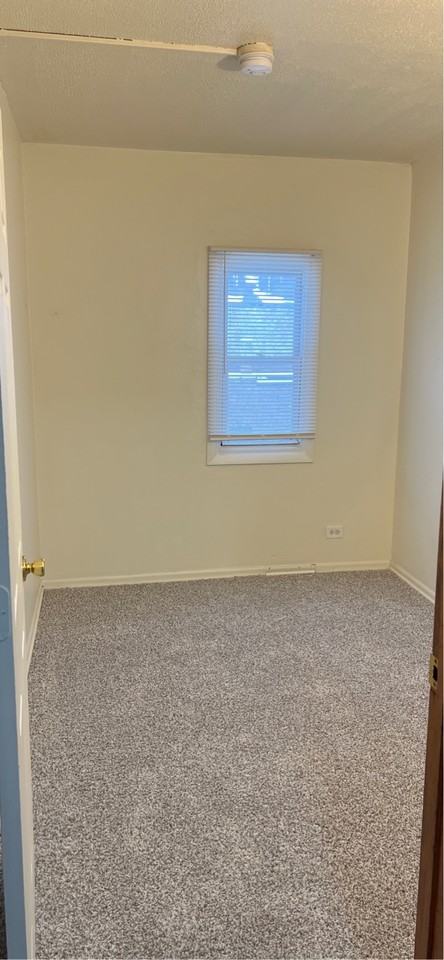 1319 Victoria Ave #4 - Photo 7 of 9