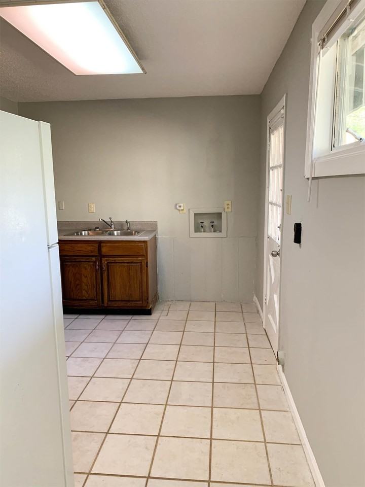 1405 Crocus Ln #1 - Photo 7 of 16