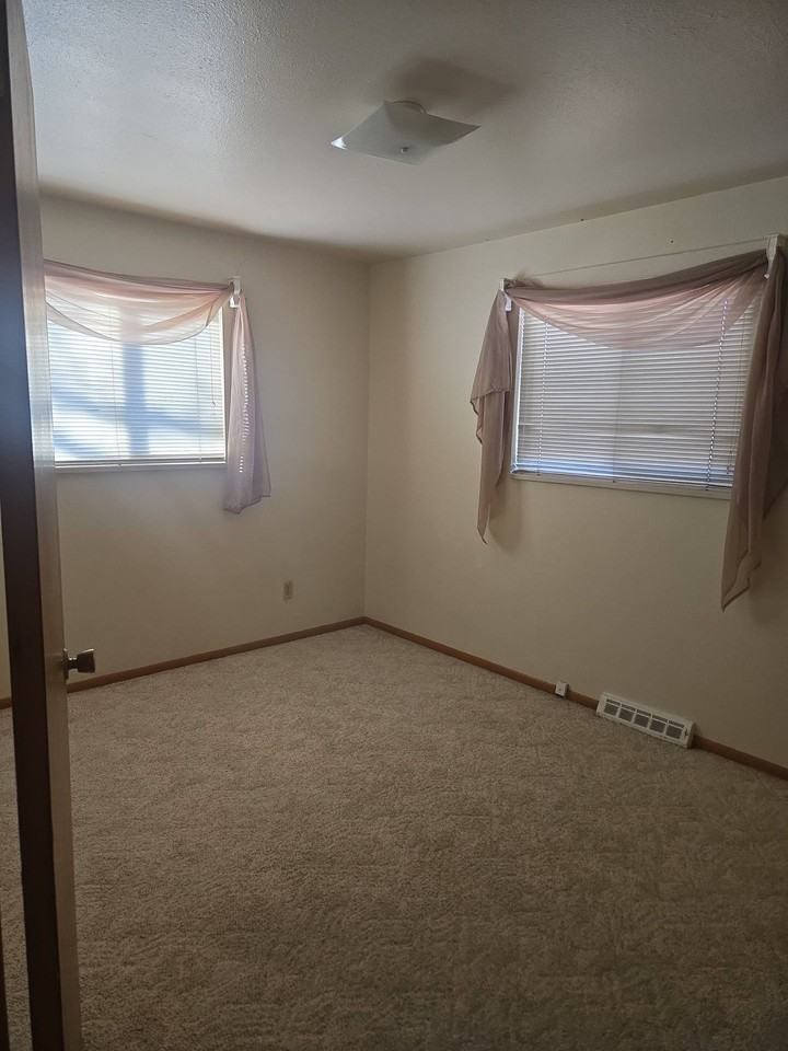 502 Yale Pl #1 - Photo 3 of 9