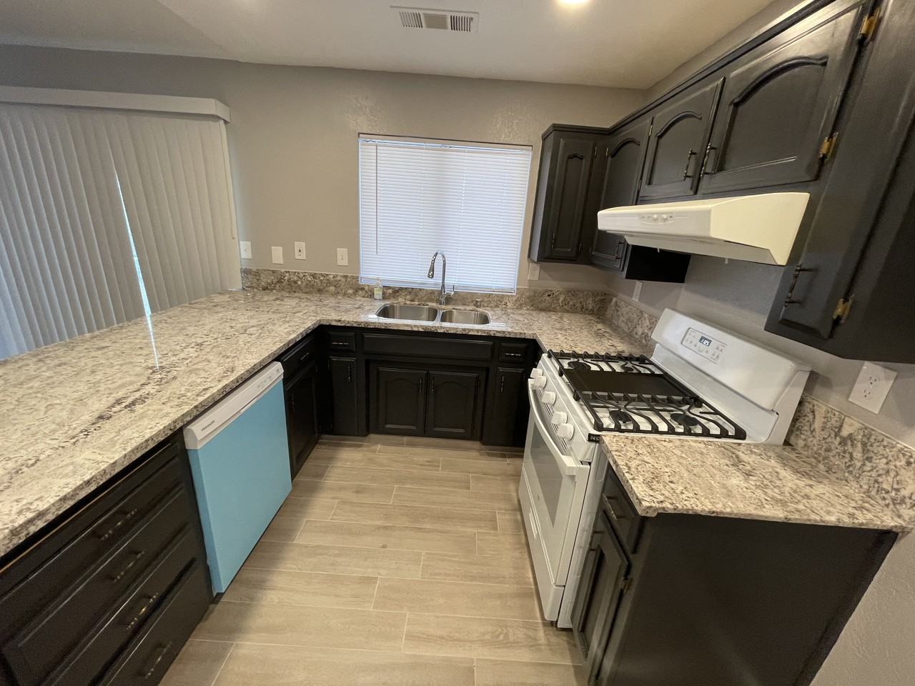 2800 East Valley Oaks Drive #1 - Photo 3 of 17