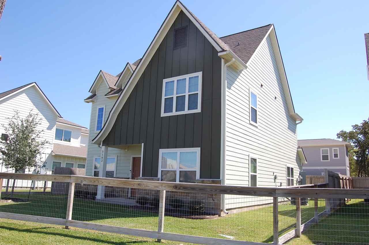 3102 Green St #1 - Photo 2 of 25