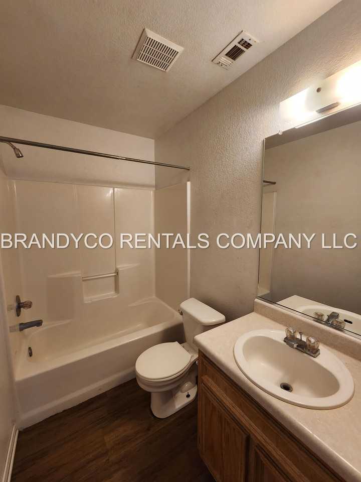 5205 Morning Glen Lane #5205B - Photo 5 of 12