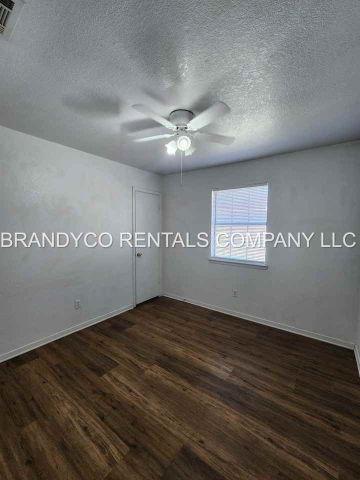 5205 Morning Glen Lane #5205B - Photo 6 of 12