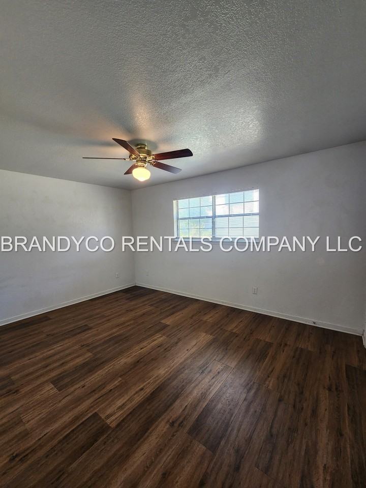 5205 Morning Glen Lane #5205B - Photo 7 of 12