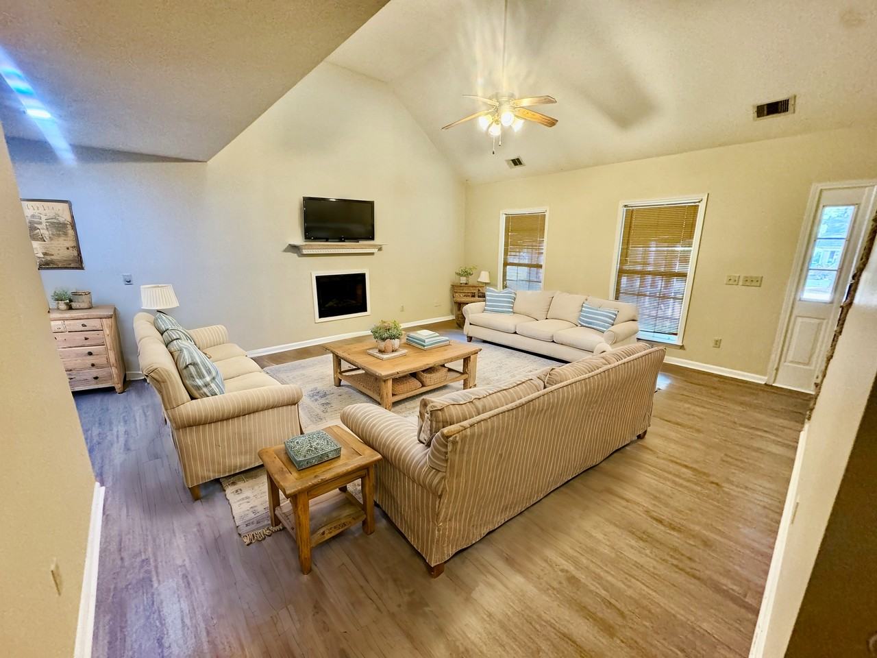 802 North Taylor Court #1 - Photo 3 of 22