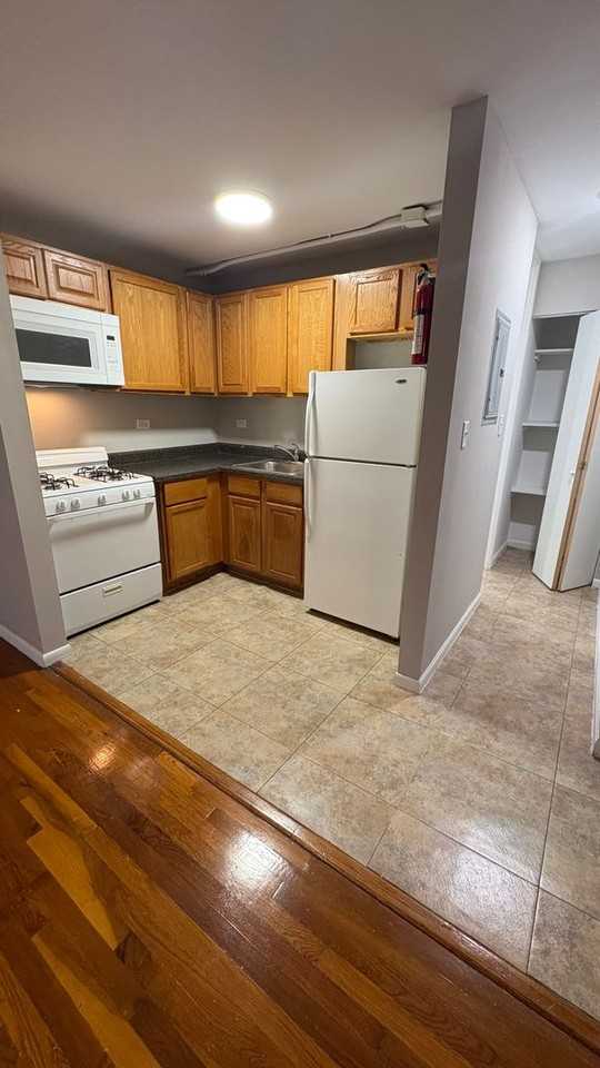 Marquette Apartments East-MASTER - Photo 3 of 25