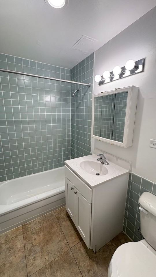 Marquette Apartments East-MASTER - Photo 7 of 25