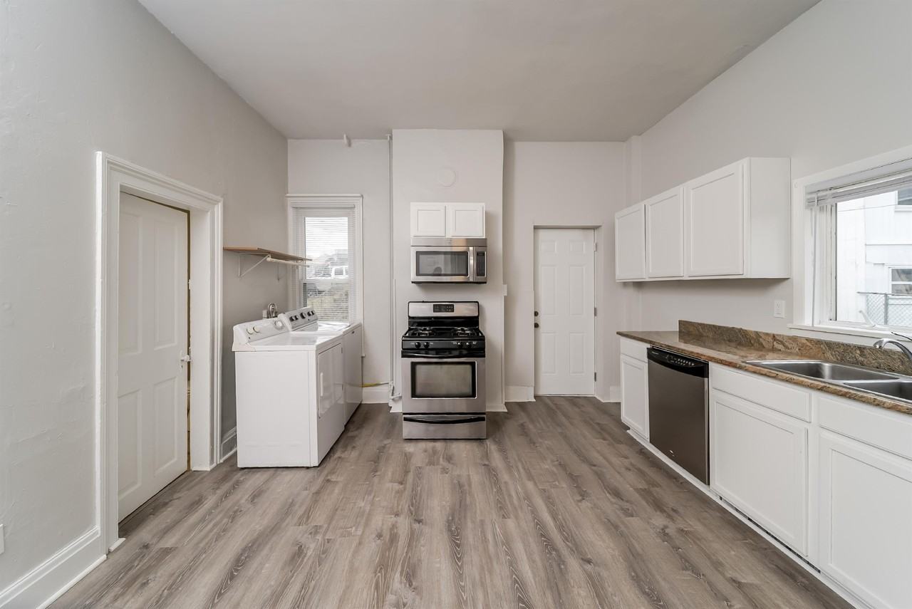 71 Fourteenth St #SF - Photo 2 of 36