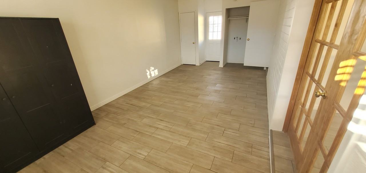 616 E 3rd Ave #1 - Photo 5 of 9