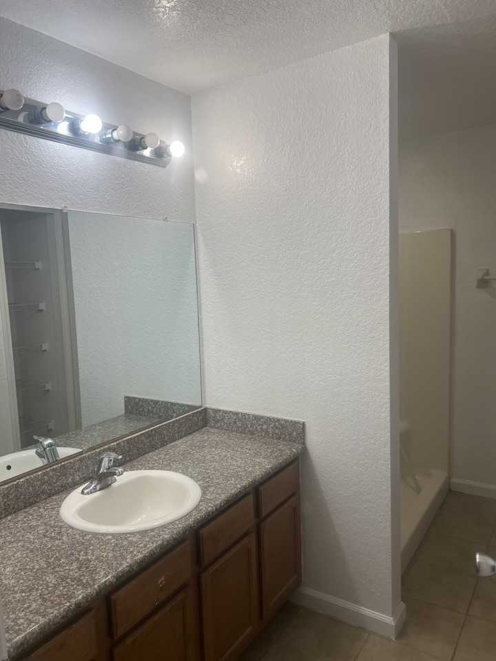 6039 East Adams Street #1 - Photo 3 of 31