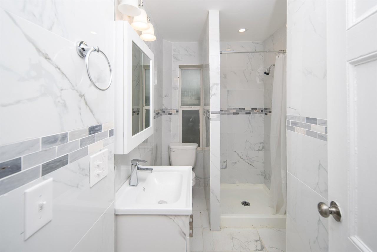 2326 15th St #1 - Photo 6 of 33