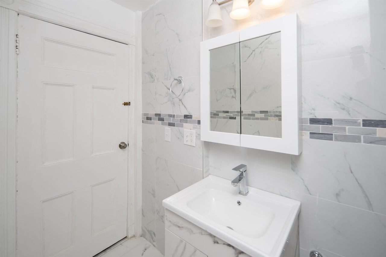 2326 15th St #1 - Photo 7 of 33