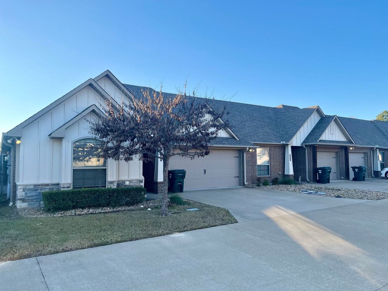 Amberwood Townhomes - Photo 2 of 47