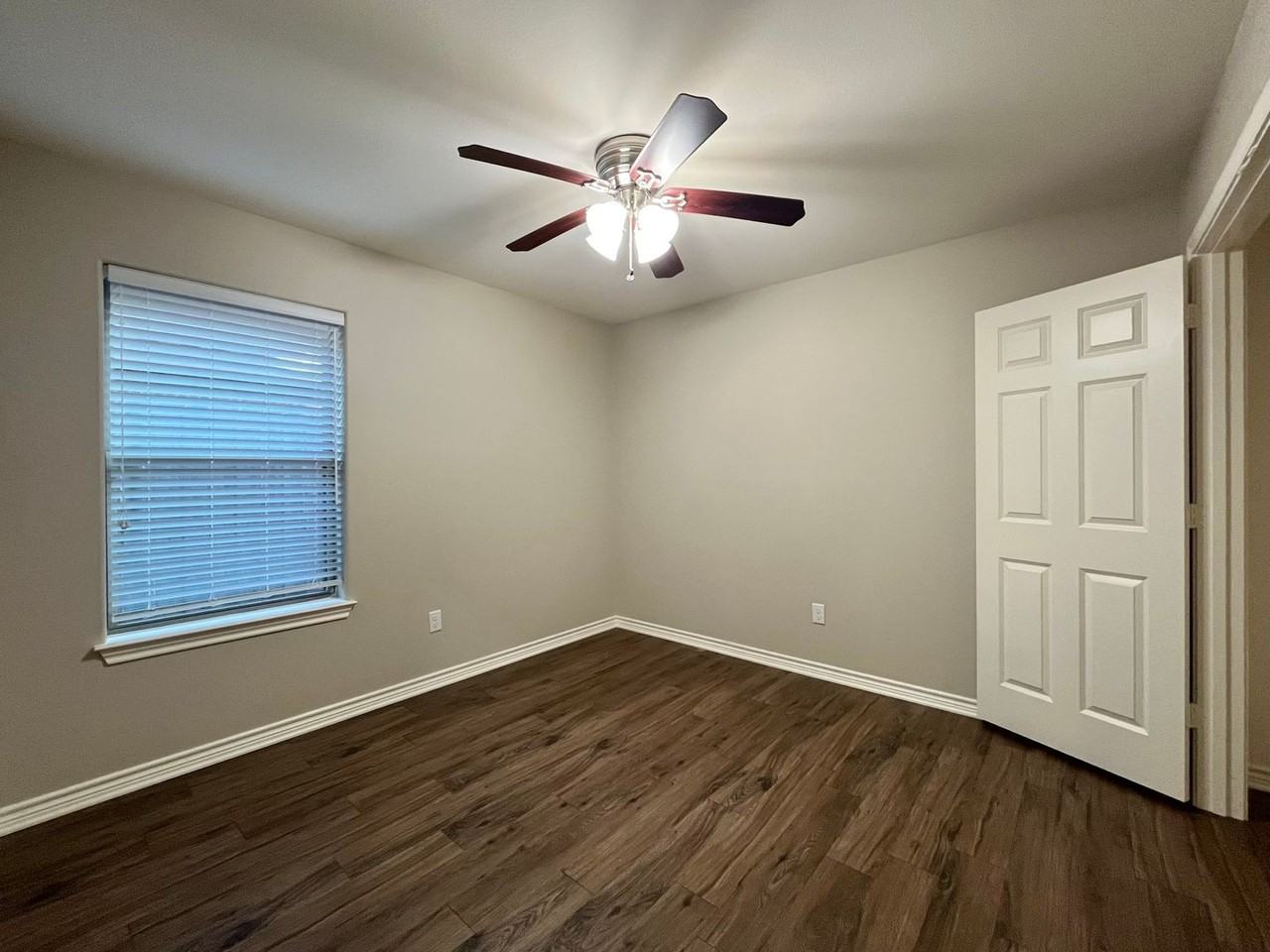 Amberwood Townhomes - Photo 4 of 47