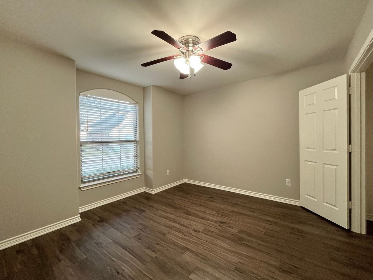 Amberwood Townhomes - Photo 7 of 47