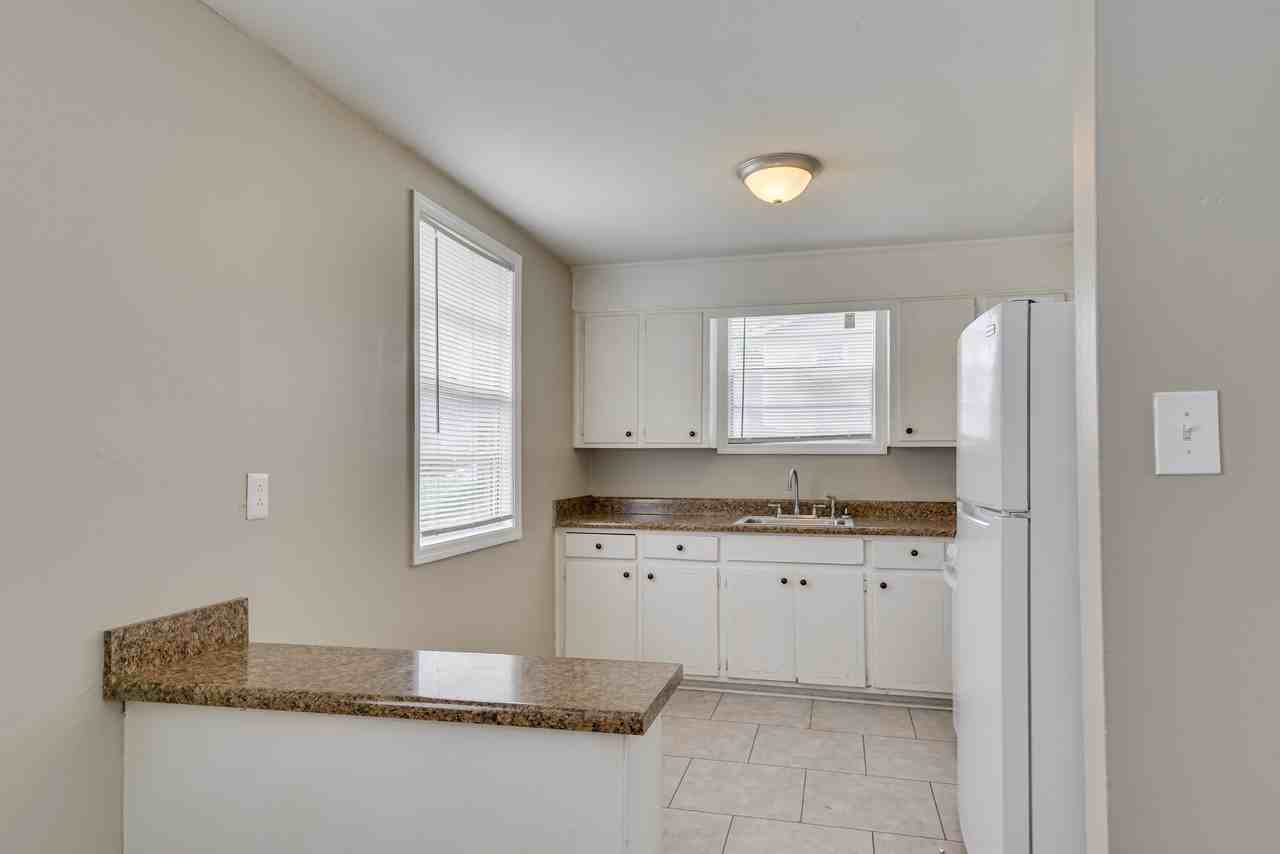 323A Verdery Dr - Photo 6 of 17