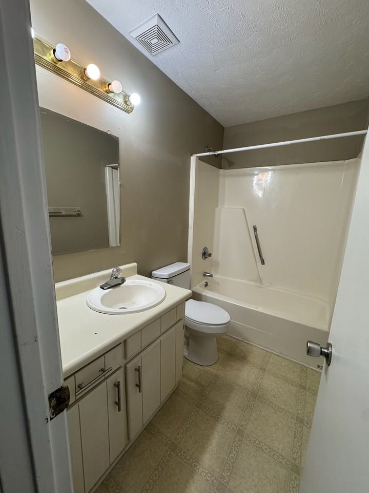 1424 Tangora Lane #1 - Photo 3 of 6