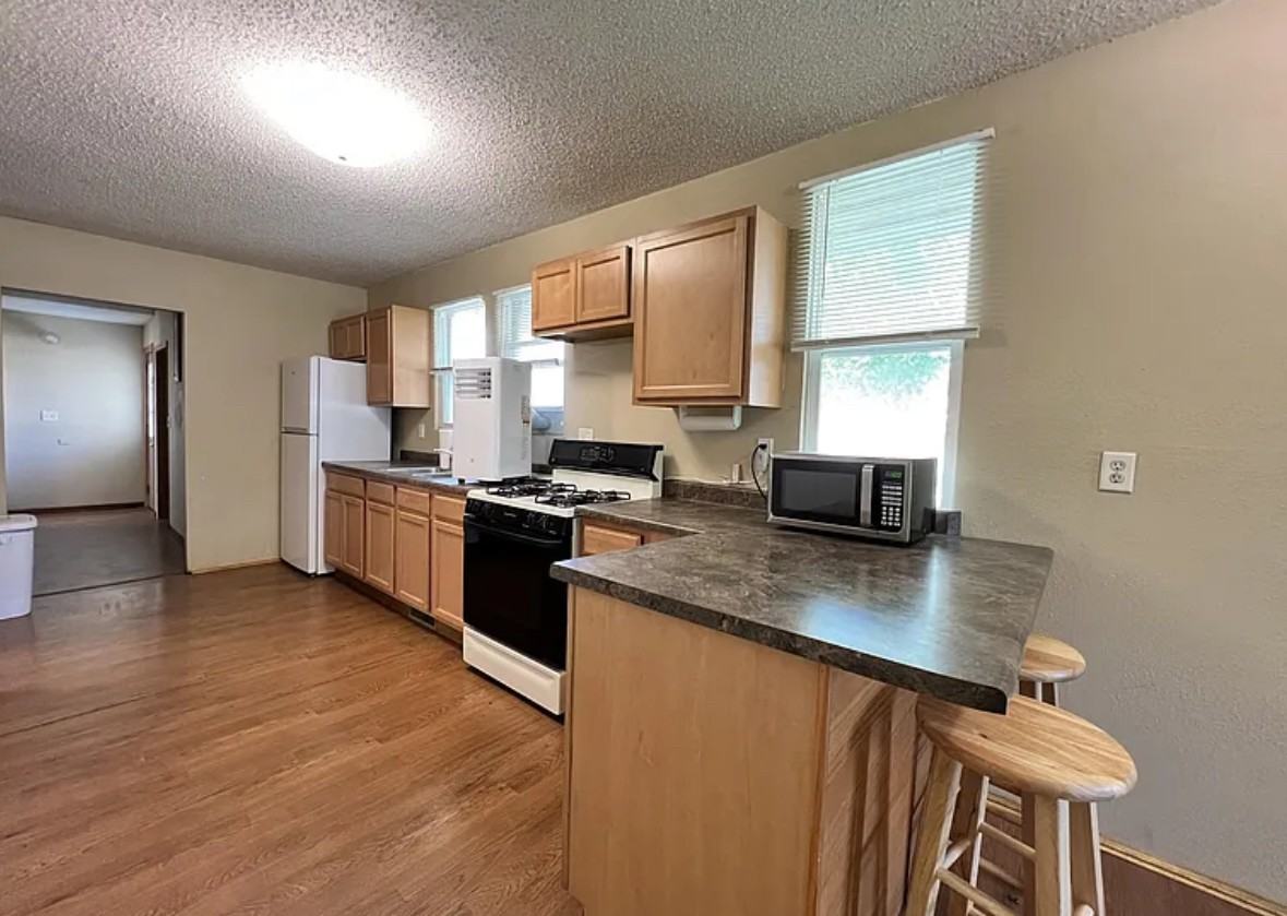 202 14th Avenue Southwest #1 - Photo 2 of 21