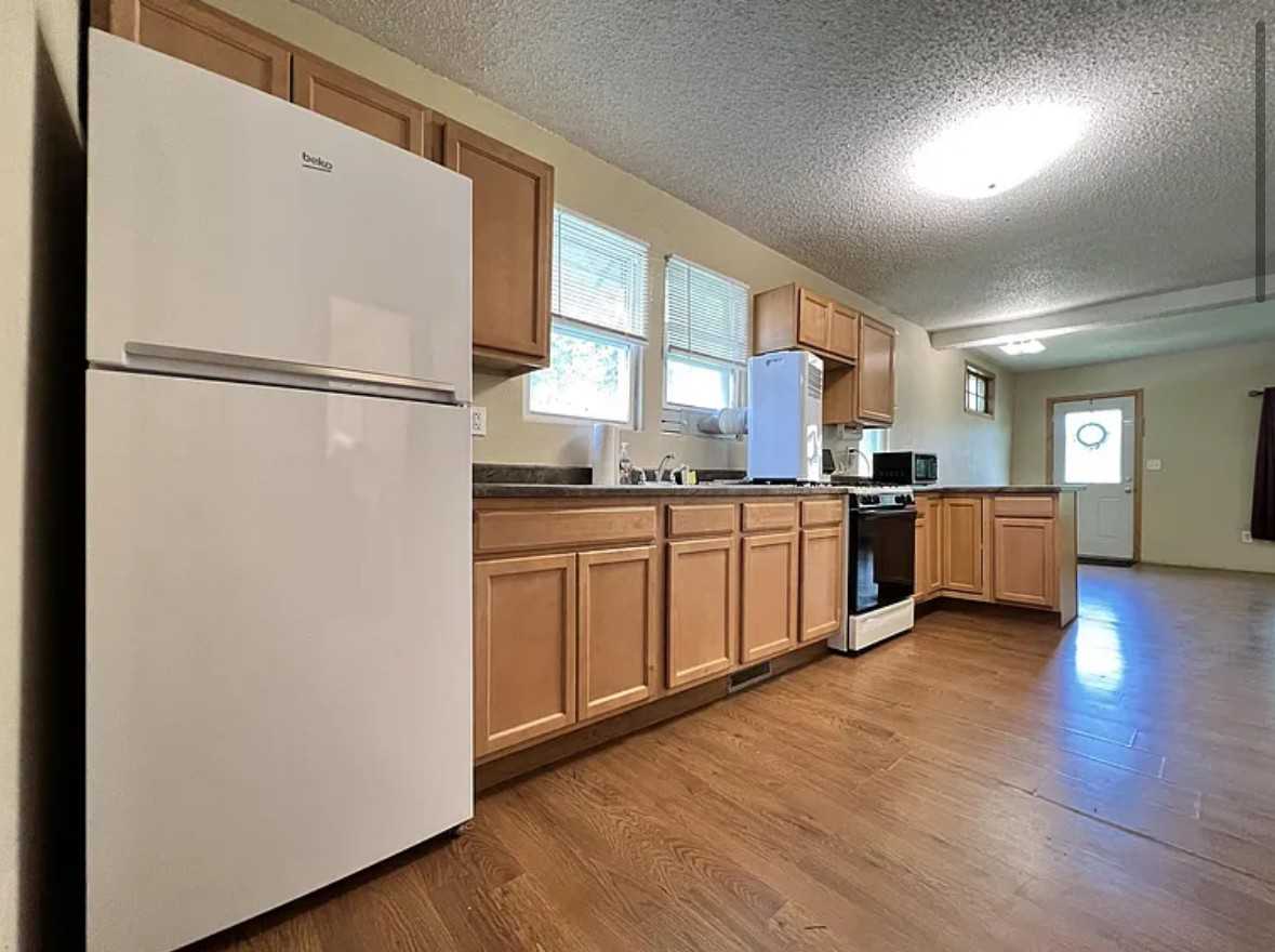 202 14th Avenue Southwest #1 - Photo 3 of 21