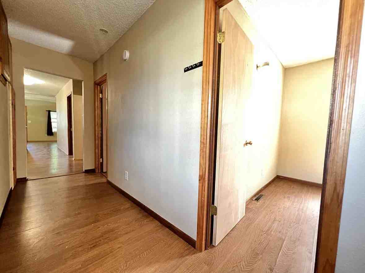 202 14th Avenue Southwest #1 - Photo 6 of 21