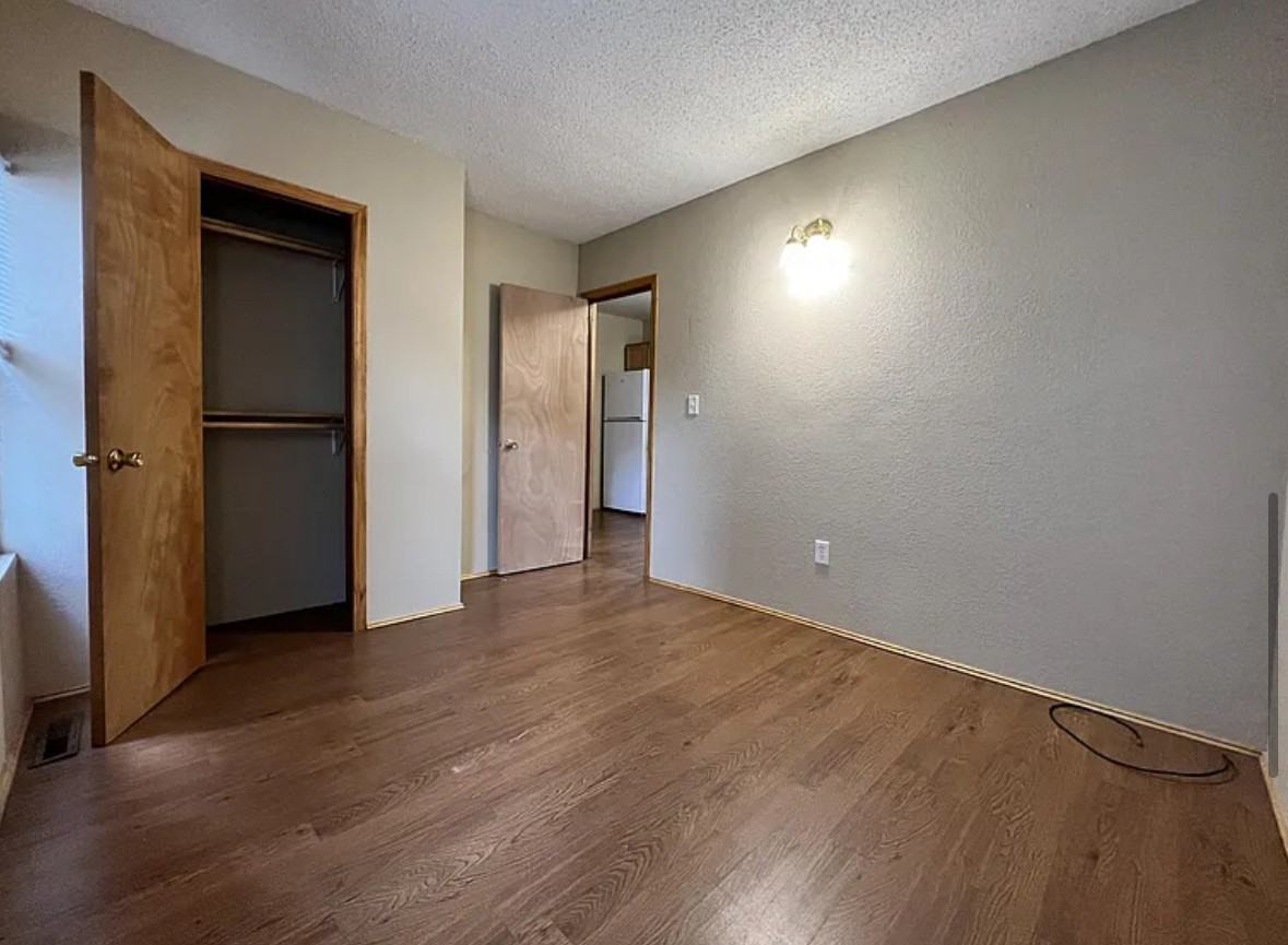 202 14th Avenue Southwest #1 - Photo 7 of 21