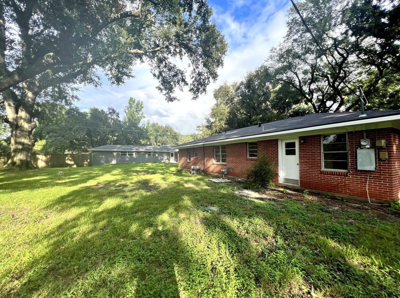 703 Camellia Drive #1 - Photo 3 of 32